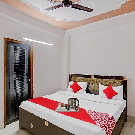 Oyo Flagship Royal Stay New Delhi Exterior photo