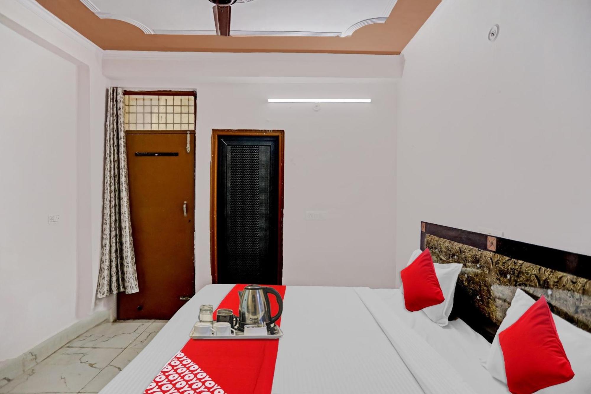 Oyo Flagship Royal Stay New Delhi Exterior photo